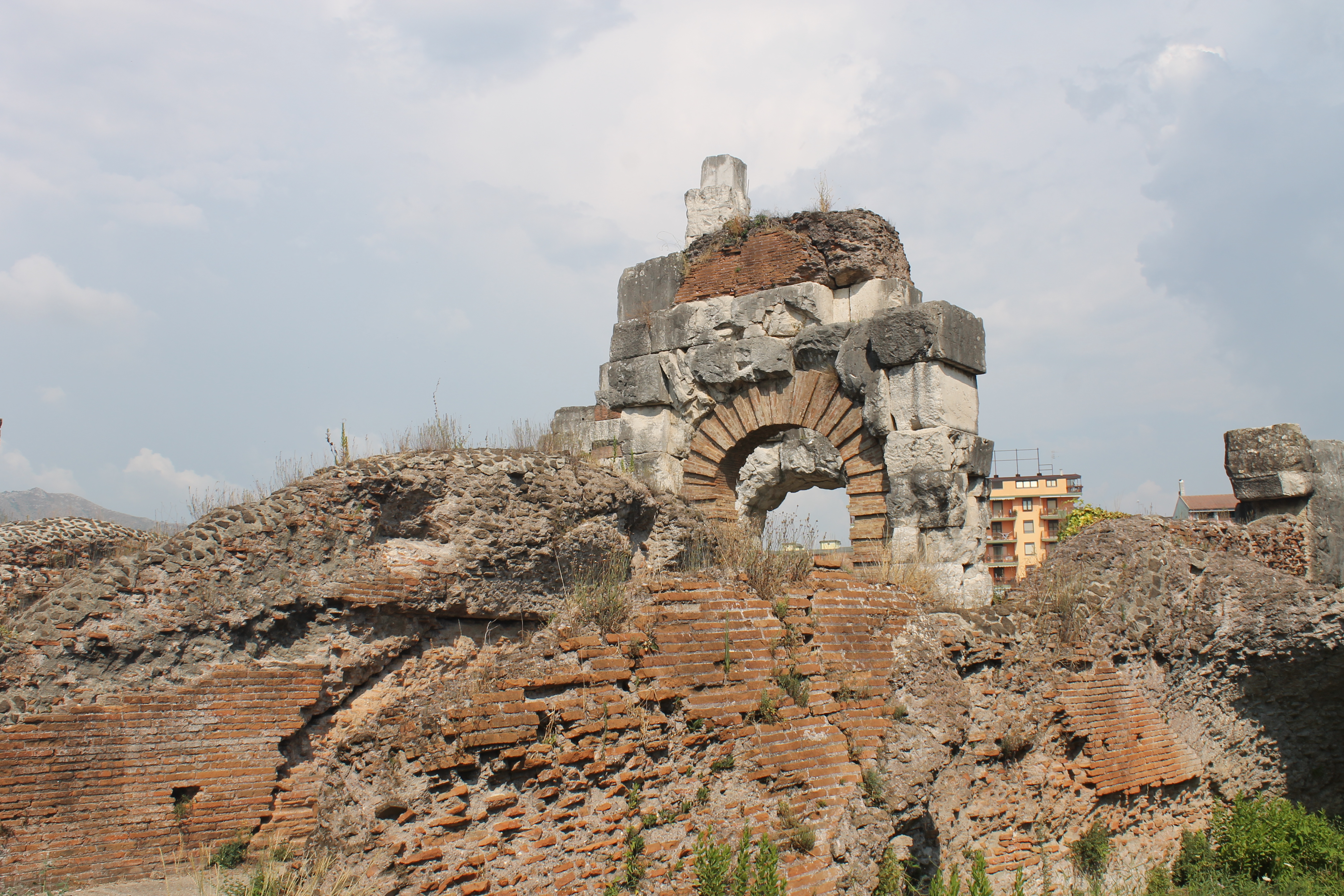 L'Anfiteatro Campano a Santa Maria Capua Vetere, l'antica Capua che Goethe visitò il 16 marzo 1787. Foto di Saverio.G, Wikimedia Commons, CC BY-SA 4.0.