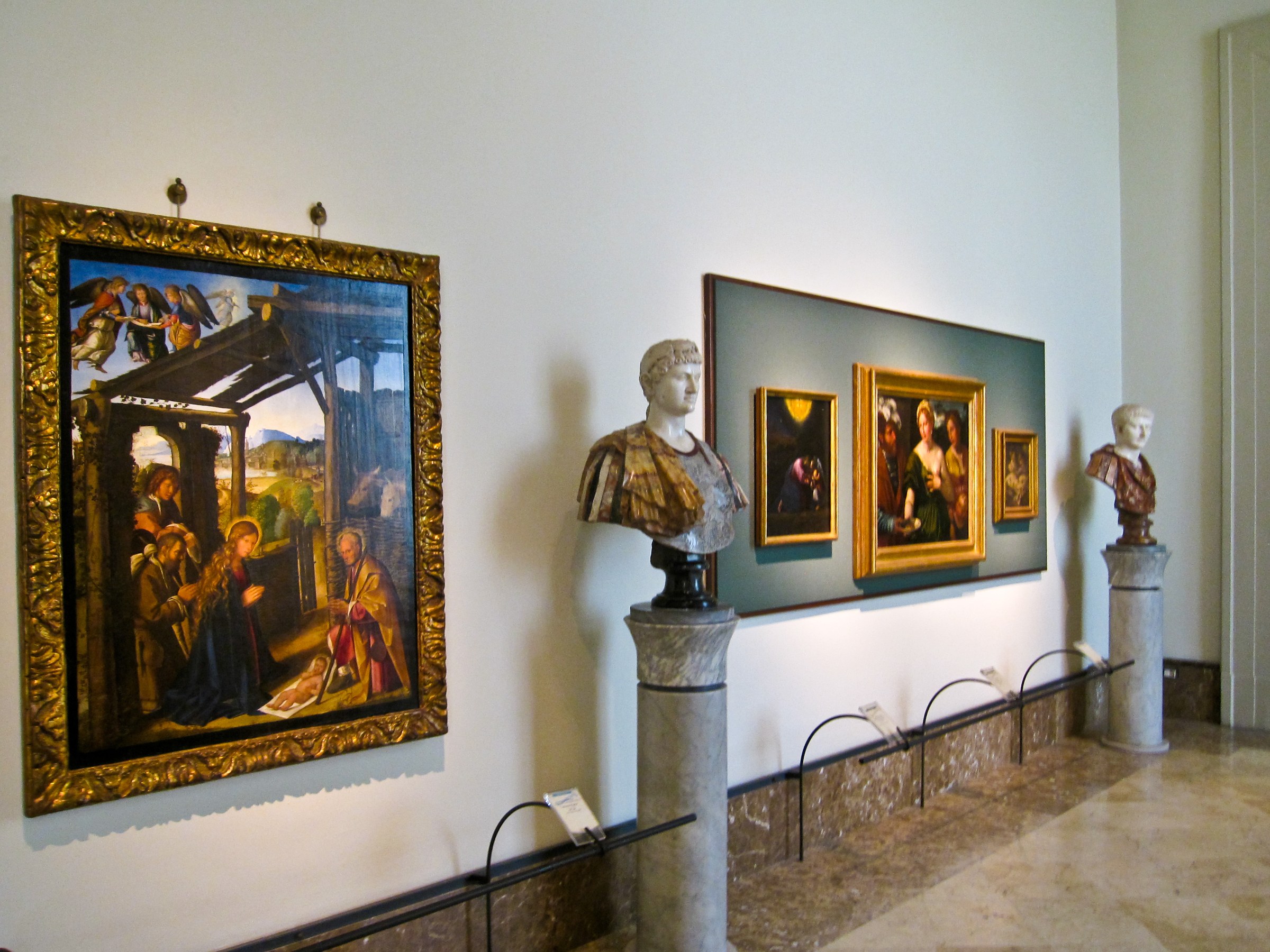 A room of the Capodimonte Museum, where the paintings of the Farnese collection have returned. Photo Armando Mancini, Wikimedia Commons, CC BY-SA 2.0.